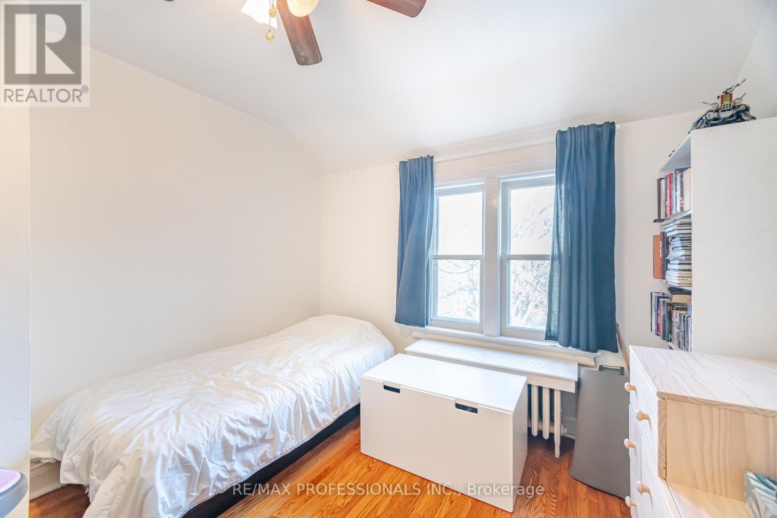 40 Warren Crescent, Toronto, Ontario  M6S 4S2 - Photo 16 - W12583882