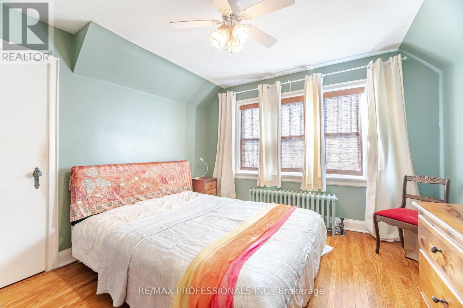 40 Warren Crescent, Toronto, Ontario  M6S 4S2 - Photo 13 - W12583882