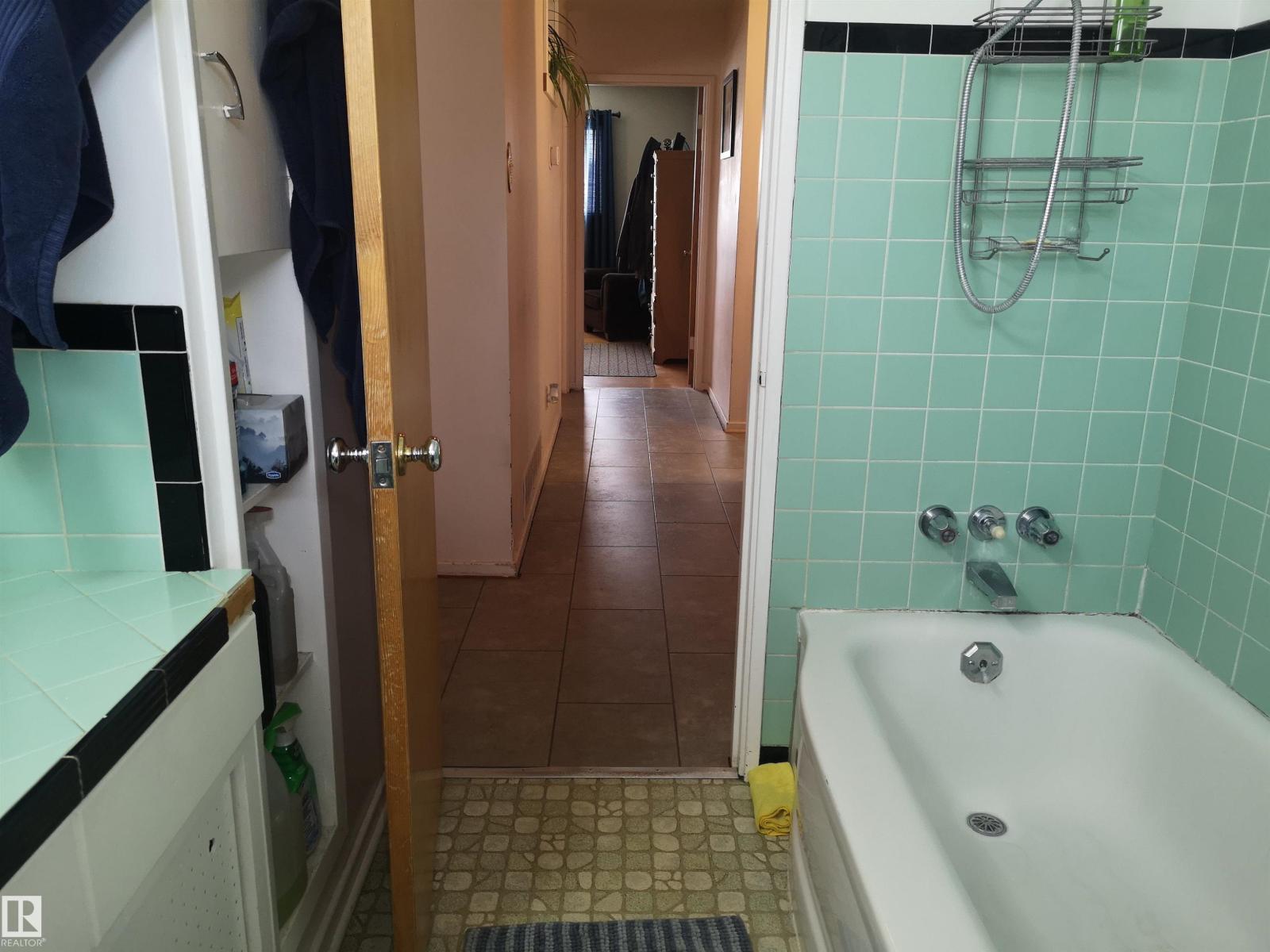 8032 70 Av Nw Nw, Edmonton, Alberta T6C 0A5 - Photo 14 - E4461068