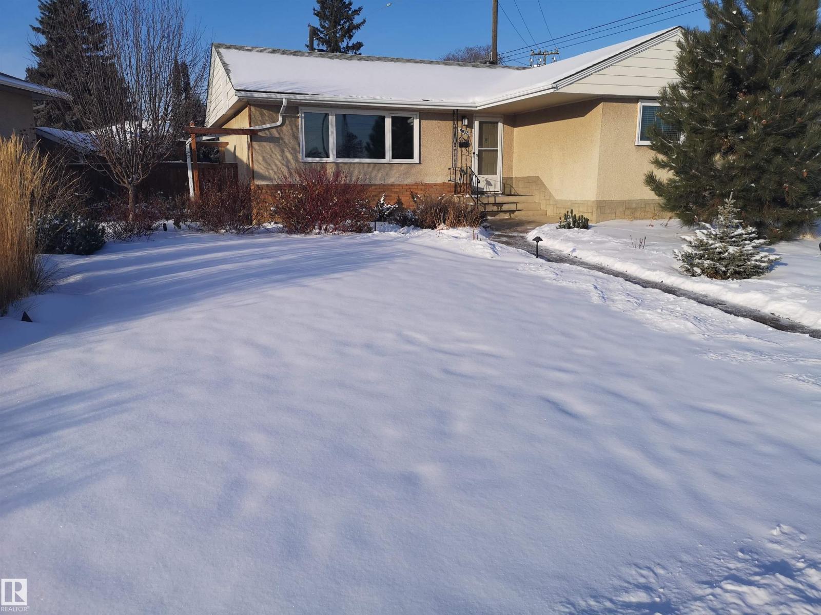 8032 70 Av Nw Nw, Edmonton, Alberta T6C 0A5 - Photo 1 - E4461068