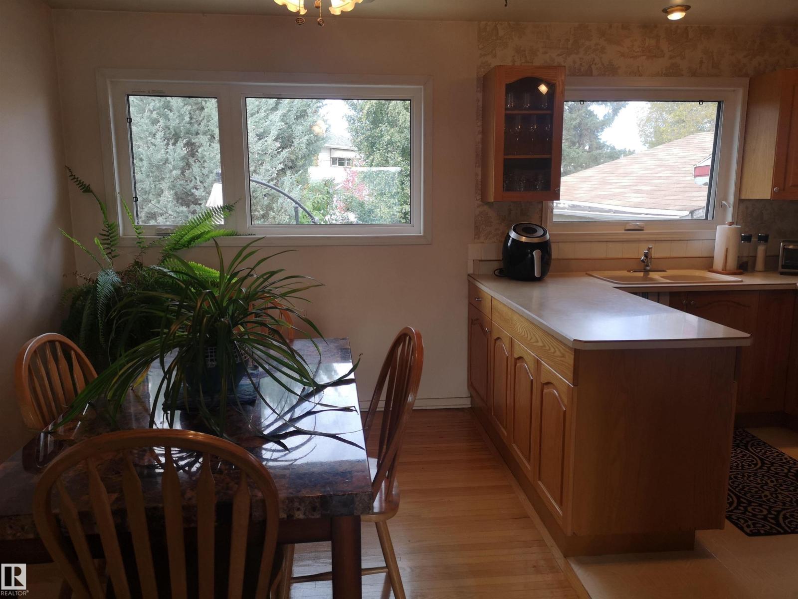 8032 70 Av Nw Nw, Edmonton, Alberta T6C 0A5 - Photo 8 - E4461068