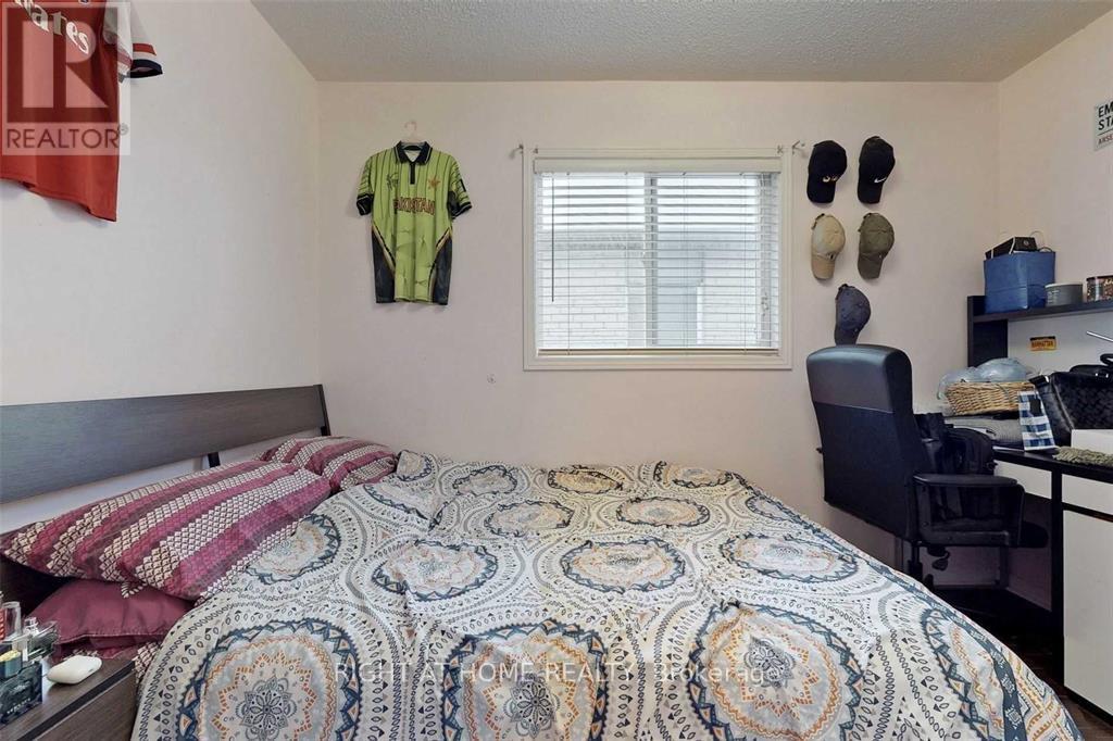 Upper - 3256 Equestrian Crescent S, Mississauga, Ontario  L5M 6S9 - Photo 10 - W12611500