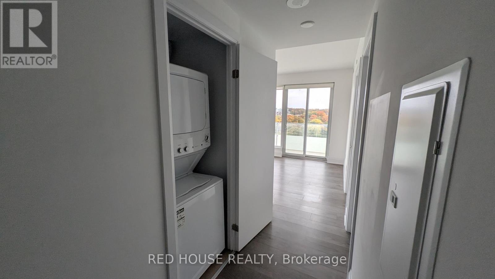 20 Brin Drive, Toronto, Ontario  M8X 0B2 - Photo 4 - W12611514