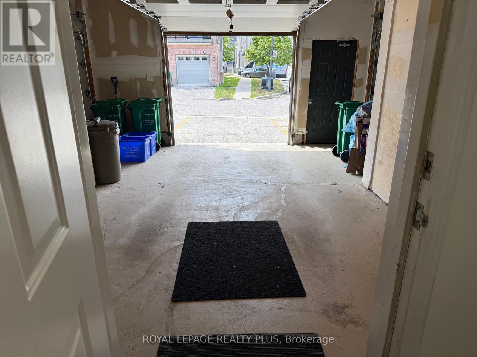 5 - 3015 Destination Drive, Mississauga, Ontario  L5M 0P3 - Photo 2 - W12611524