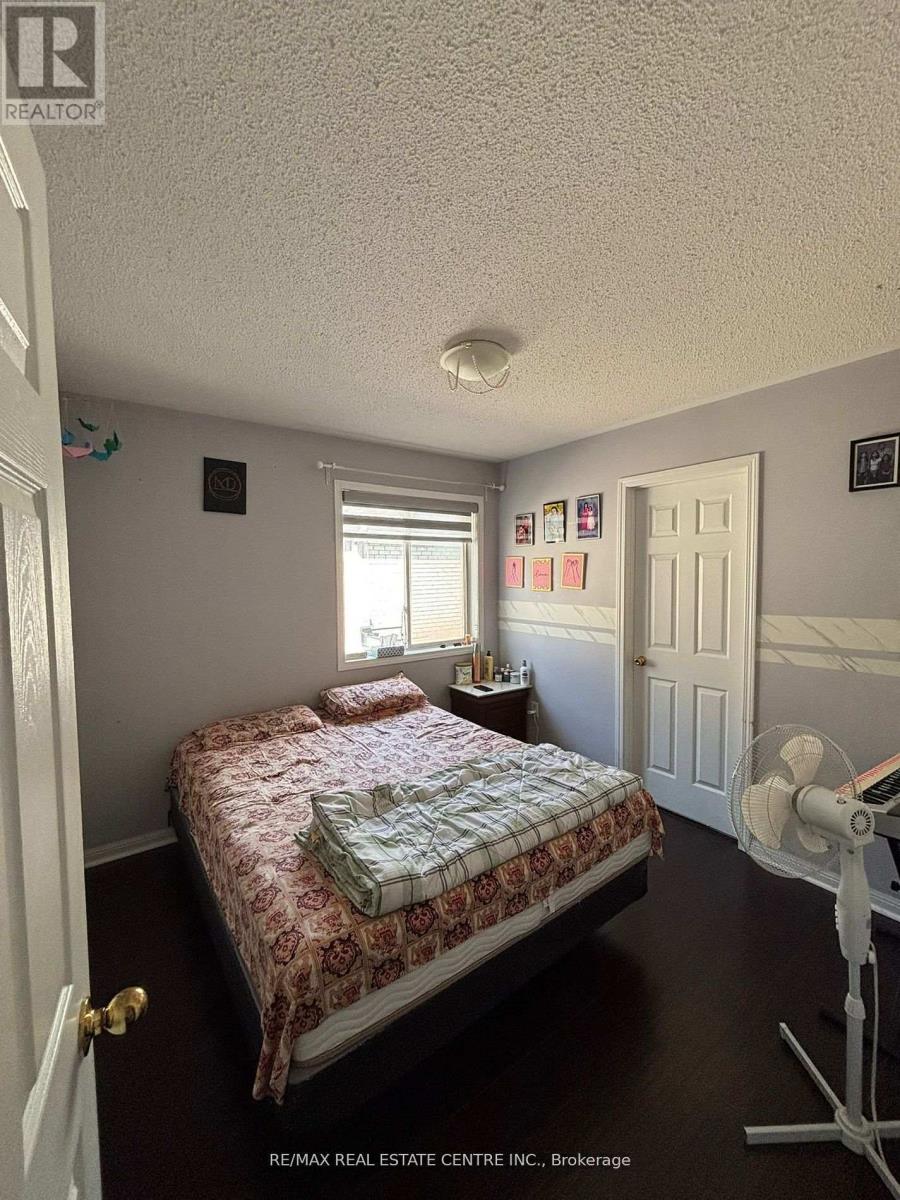 30 Parisian Road, Brampton (Vales Of Castlemore), Ontario  L6P 2T2 - Photo 13 - W12611534