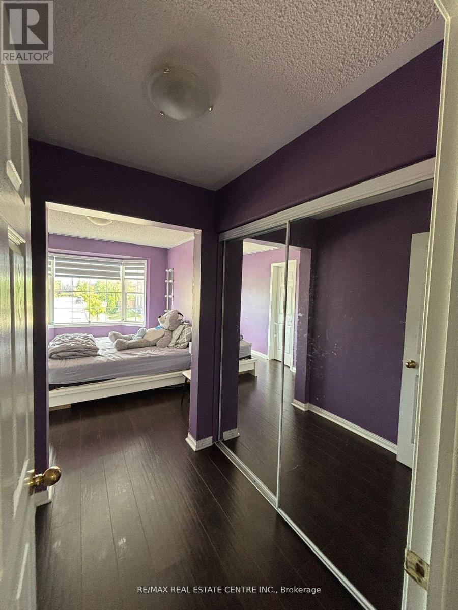 30 Parisian Road, Brampton (Vales Of Castlemore), Ontario  L6P 2T2 - Photo 15 - W12611534