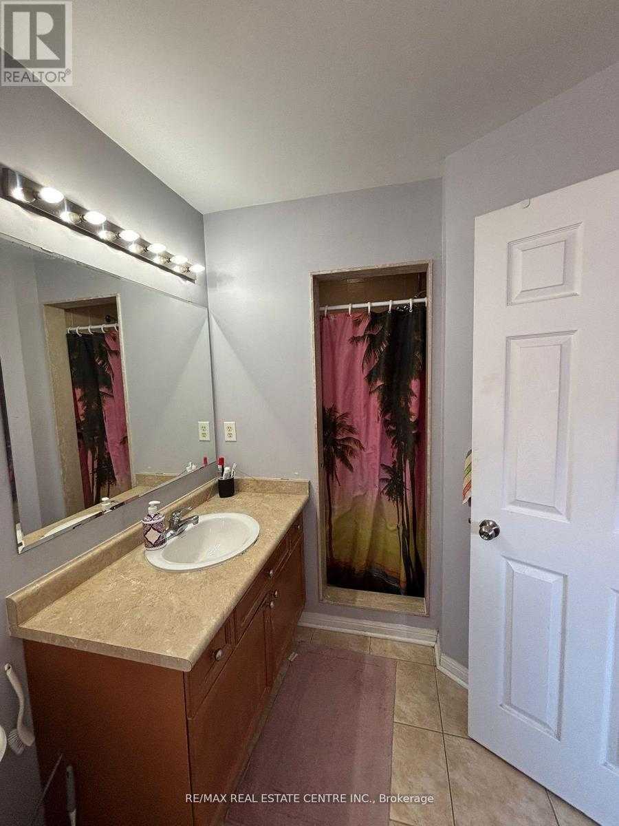 30 Parisian Road, Brampton (Vales Of Castlemore), Ontario  L6P 2T2 - Photo 18 - W12611534