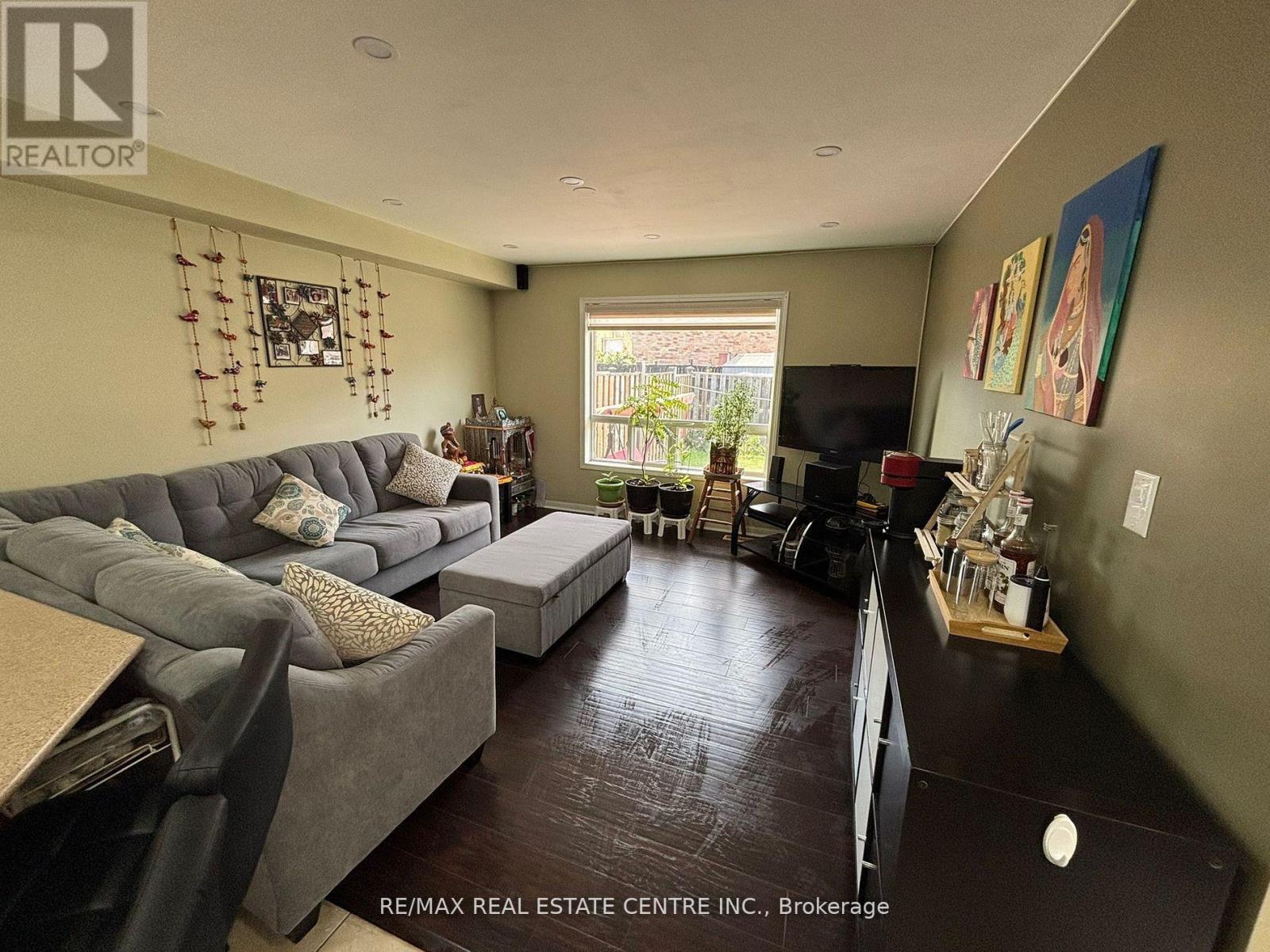 30 Parisian Road, Brampton (Vales Of Castlemore), Ontario  L6P 2T2 - Photo 2 - W12611534