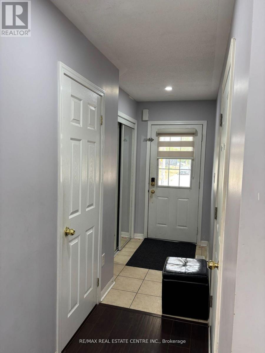 30 Parisian Road, Brampton (Vales Of Castlemore), Ontario  L6P 2T2 - Photo 21 - W12611534