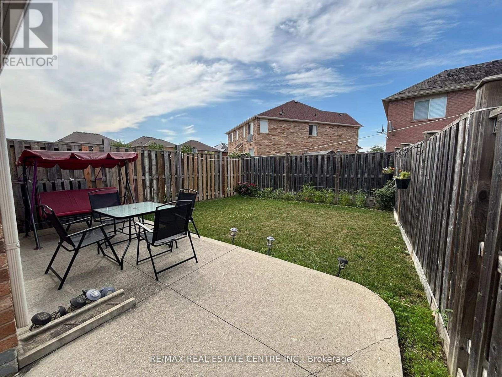 30 Parisian Road, Brampton (Vales Of Castlemore), Ontario  L6P 2T2 - Photo 23 - W12611534
