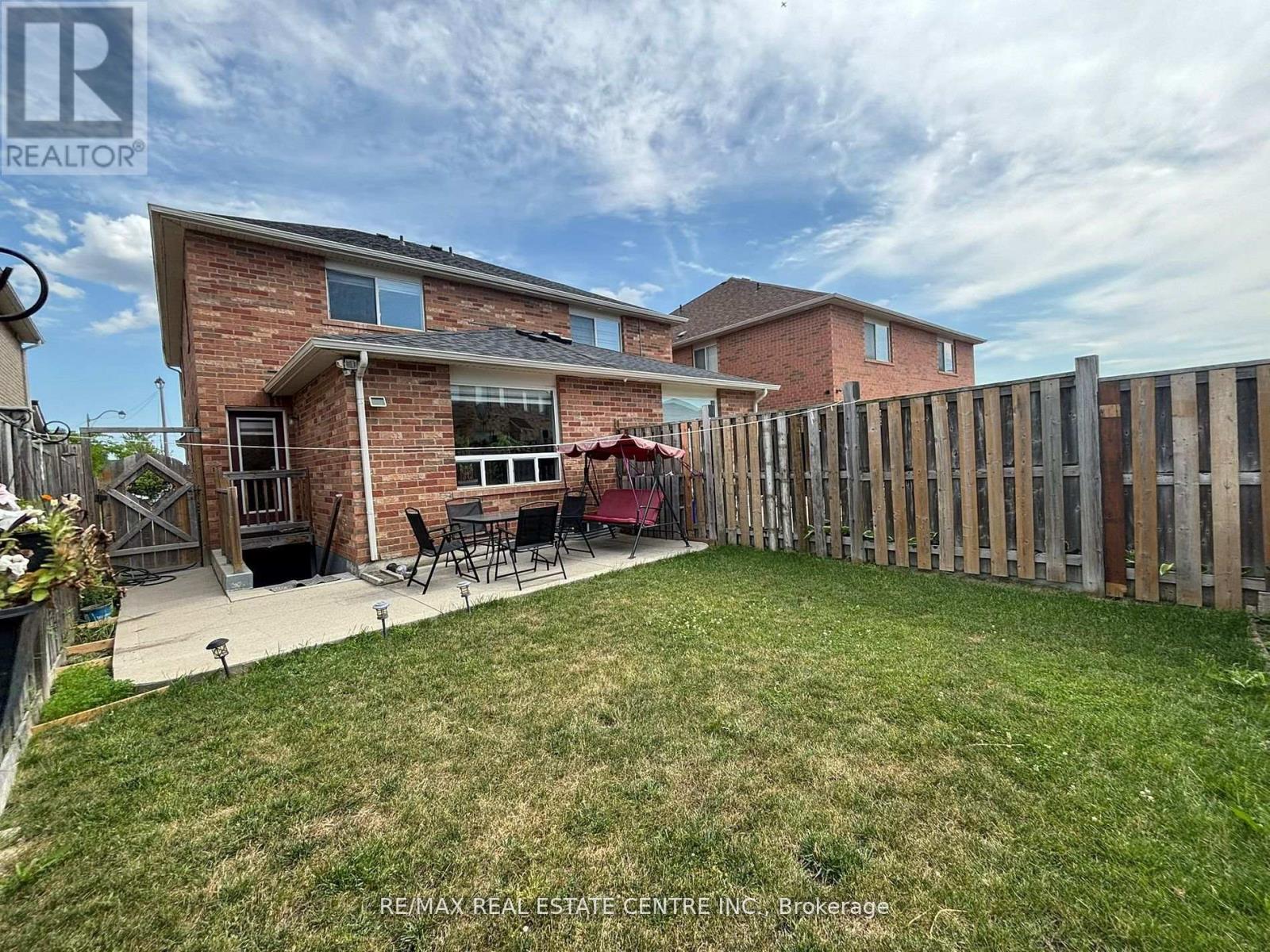 30 Parisian Road, Brampton (Vales Of Castlemore), Ontario  L6P 2T2 - Photo 24 - W12611534