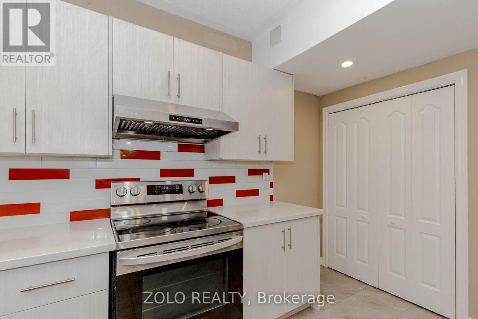 2257 Manor Hill Drive N, Mississauga, Ontario  L5M 5B8 - Photo 11 - W12611540