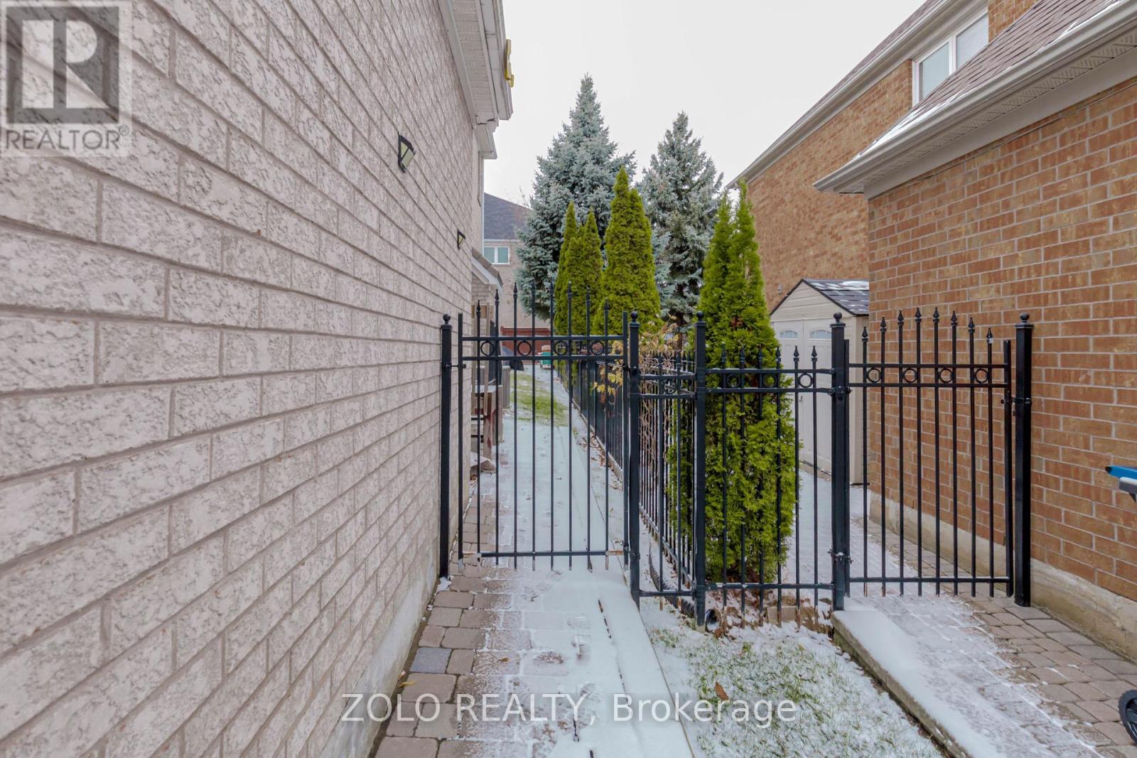 2257 Manor Hill Drive N, Mississauga, Ontario  L5M 5B8 - Photo 2 - W12611540