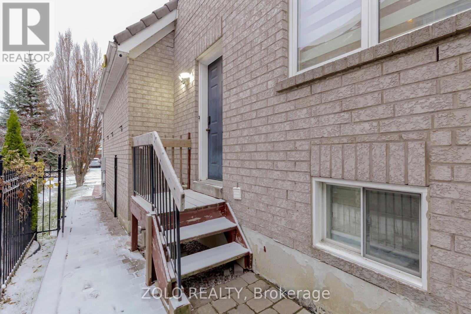 2257 Manor Hill Drive N, Mississauga, Ontario  L5M 5B8 - Photo 3 - W12611540