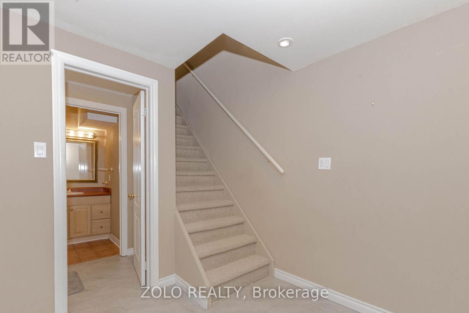 2257 Manor Hill Drive N, Mississauga, Ontario  L5M 5B8 - Photo 4 - W12611540