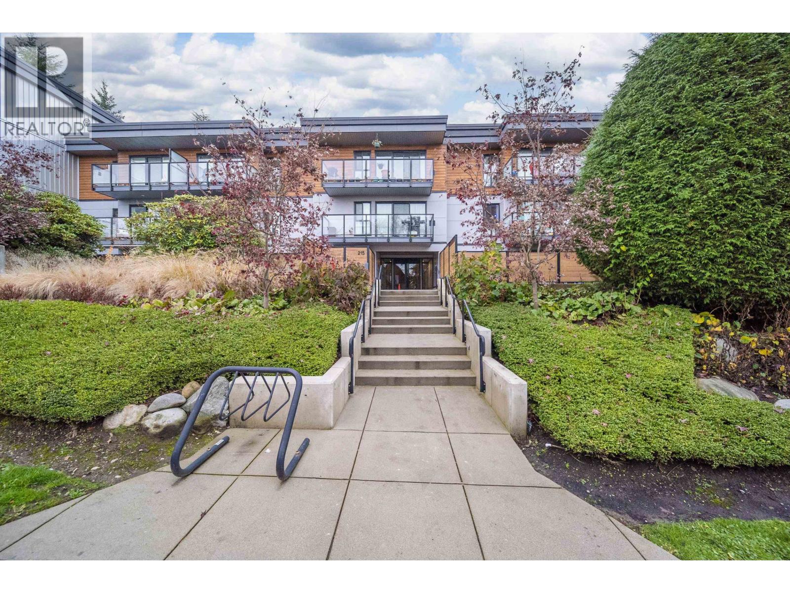 205 215 Mowat Street, New Westminster, British Columbia  V3M 4B1 - Photo 1 - R3072569