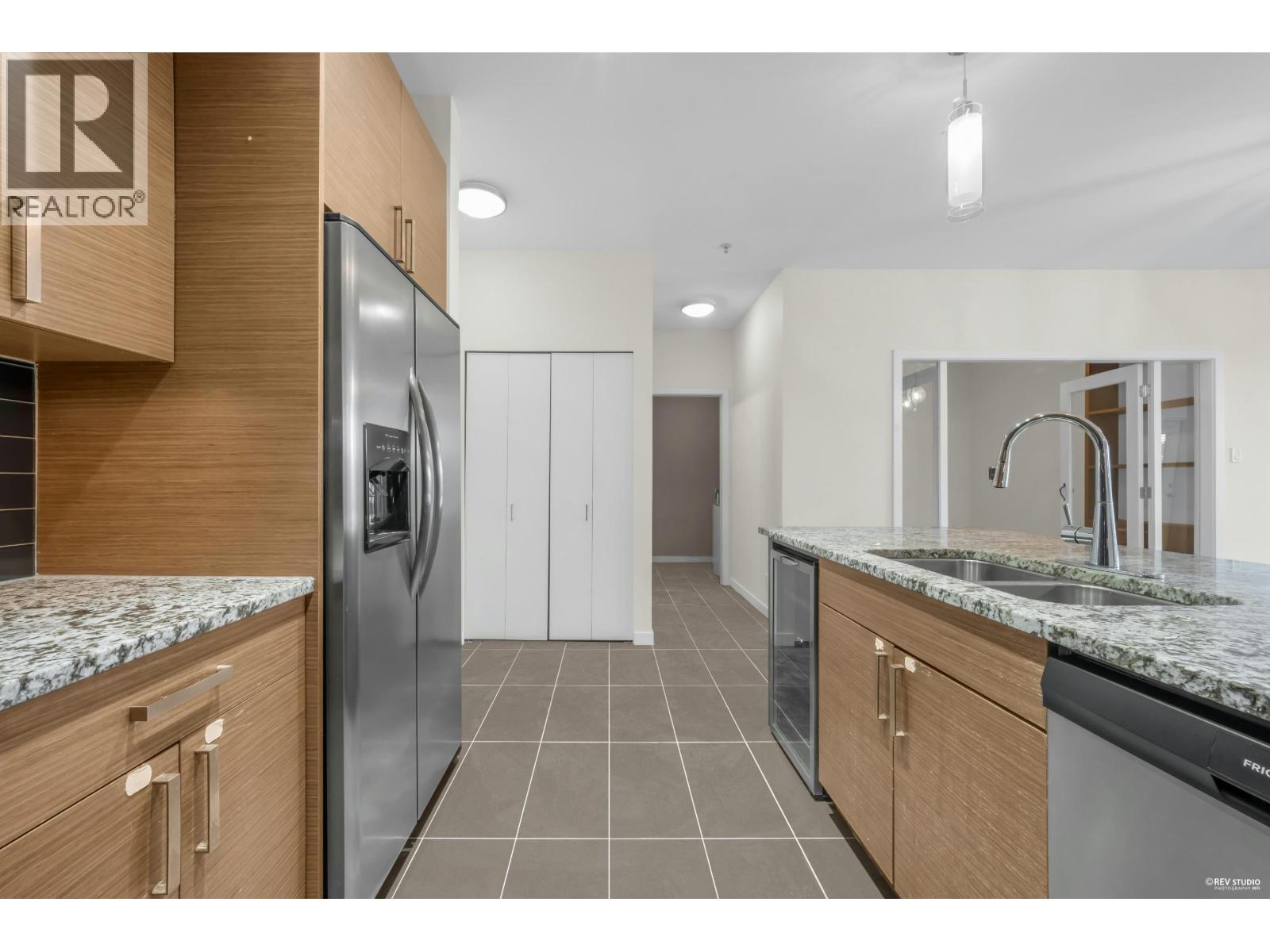 210 288 Hampton Street, New Westminster, British Columbia  V3M 5L9 - Photo 3 - R3072870