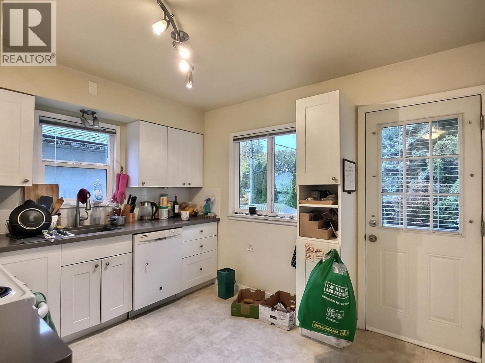 1621 Adanac Street, Vancouver, British Columbia  V5L 2C7 - Photo 10 - R3072866