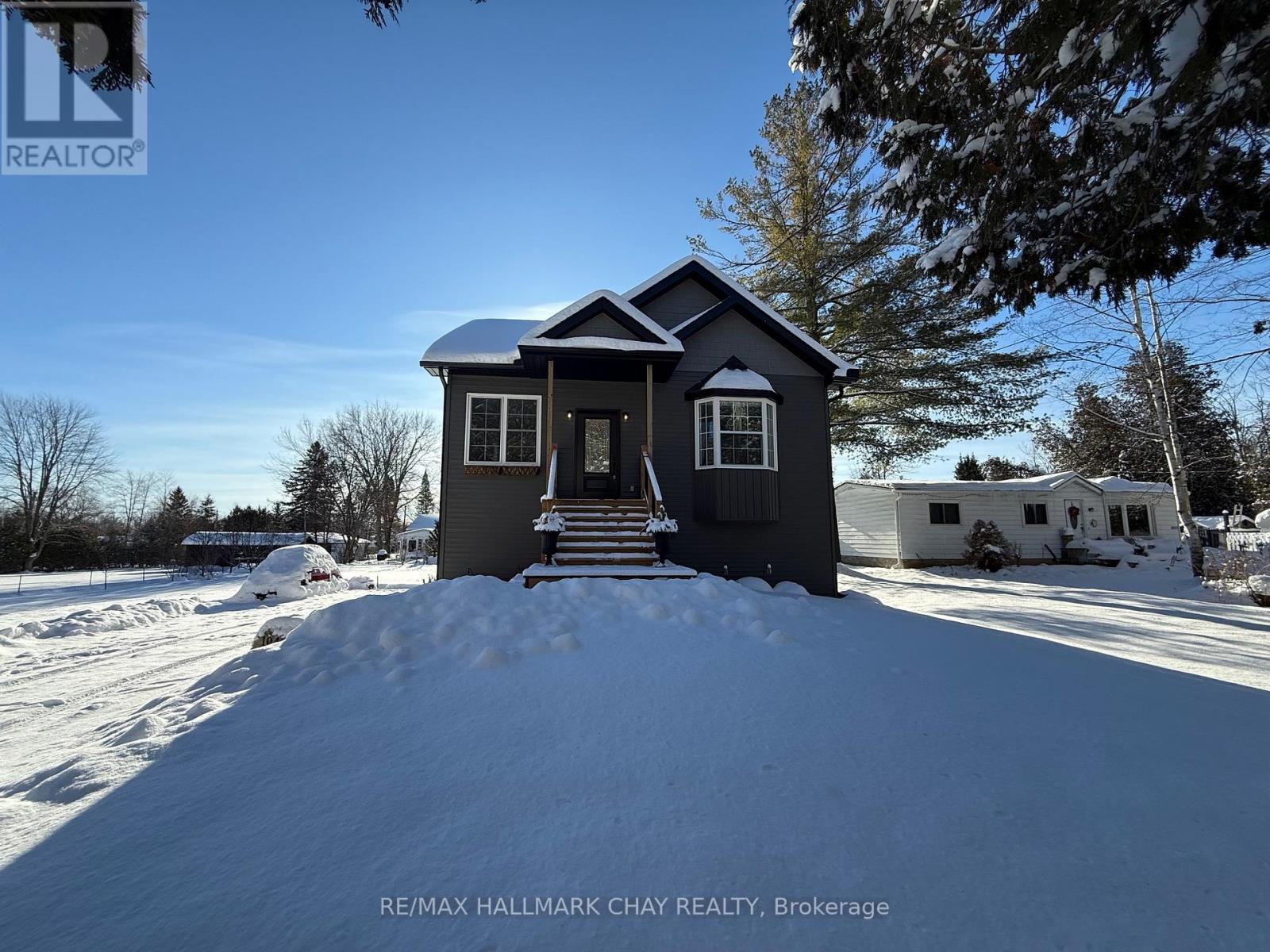 1047 Larch Street, Innisfil, Ontario  L0L 1C0 - Photo 2 - N12366702