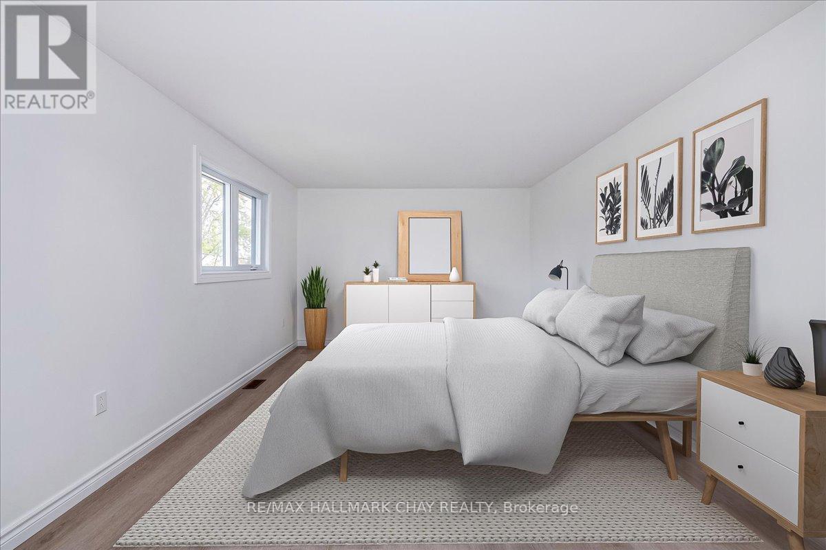 1063 Wood Street, Innisfil, Ontario  L0L 1K0 - Photo 10 - N12453775