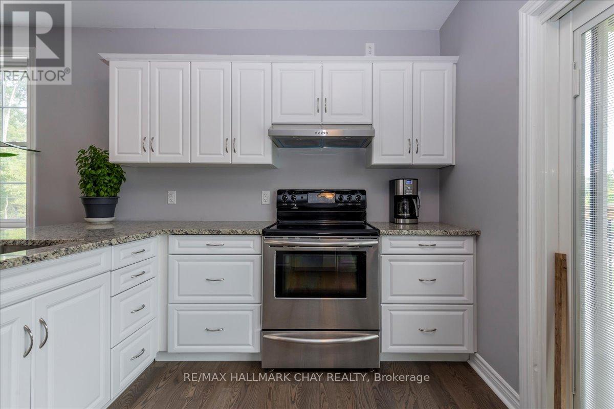 1047 Larch Street, Innisfil, Ontario  L0L 1C0 - Photo 8 - N12366702