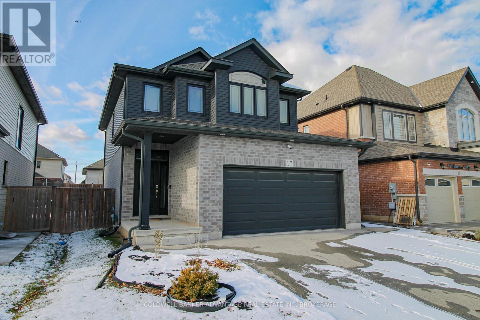 17 Homestead Way, Thorold, Ontario  L2V 0B7 - Photo 3 - X12611570