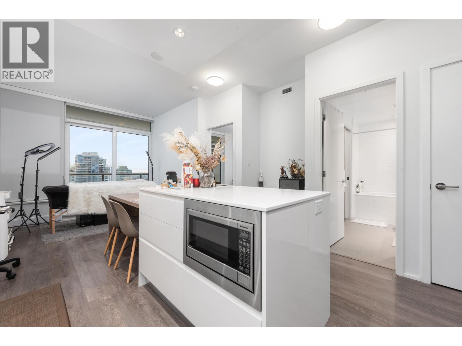 1907 1955 Alpha Way, Burnaby, British Columbia  V5C 0K6 - Photo 2 - R3072899