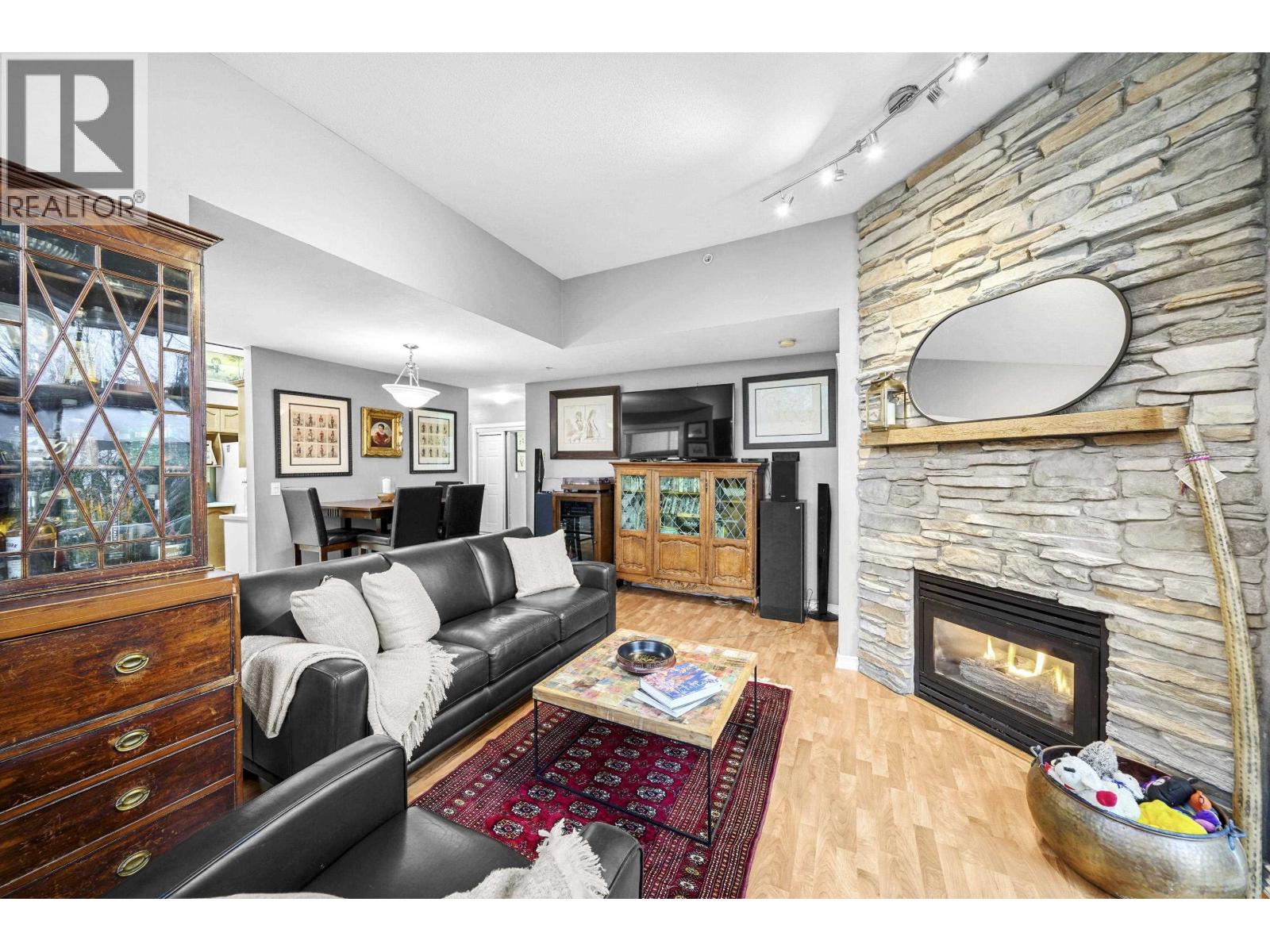 408 301 Maude Road, Port Moody, British Columbia  V3H 5B1 - Photo 3 - R3072911