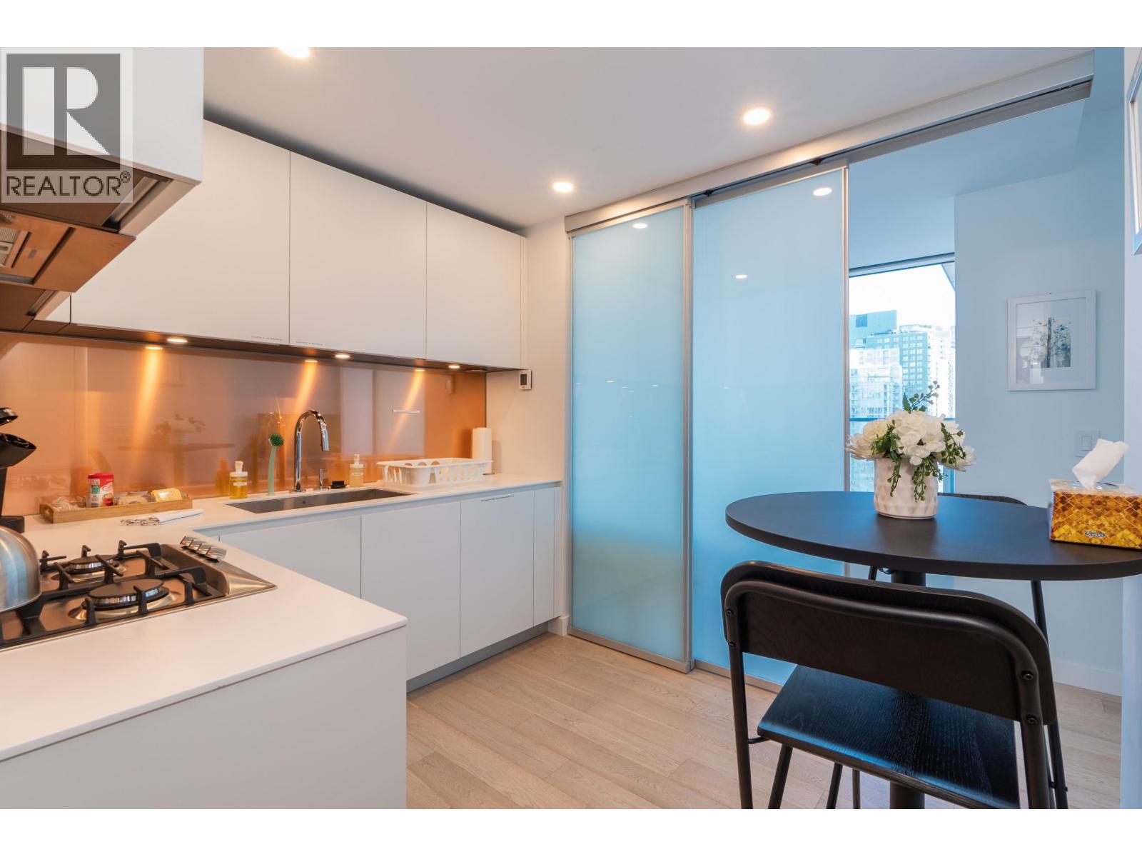 2010 1480 Howe Street, Vancouver, British Columbia  V6Z 0G5 - Photo 11 - R3072909