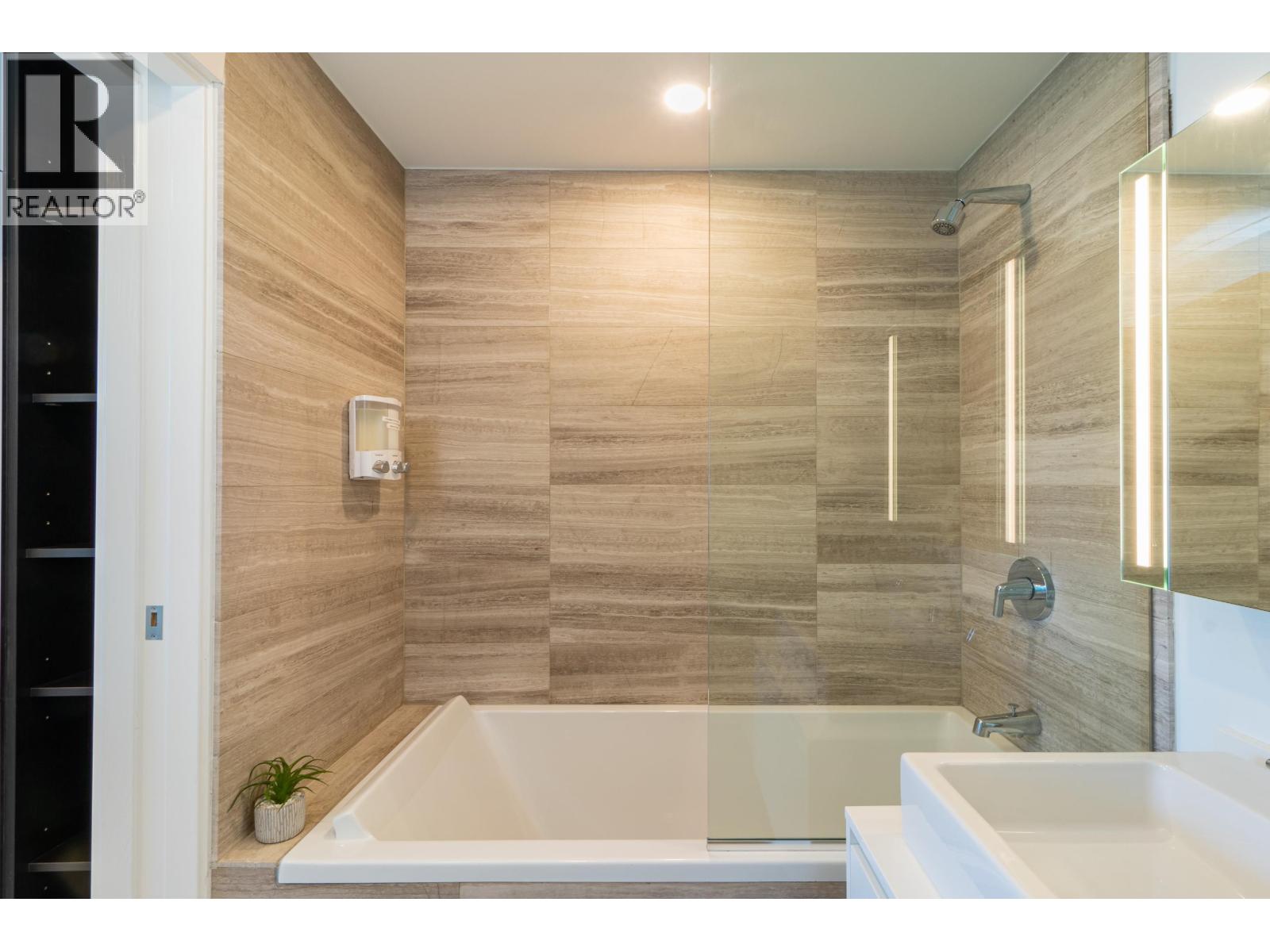 2010 1480 Howe Street, Vancouver, British Columbia  V6Z 0G5 - Photo 24 - R3072909