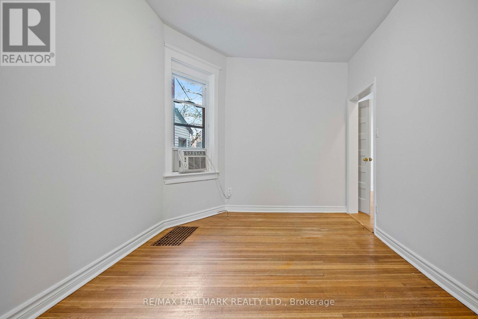 Main - 167 Heward Avenue, Toronto, Ontario  M4M 2T6 - Photo 14 - E12611588