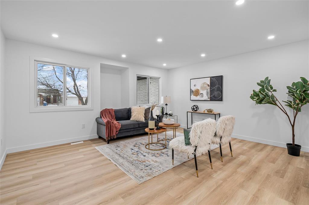 147 Albina Way, Winnipeg, Manitoba  R2R 1G5 - Photo 3 - 202529633