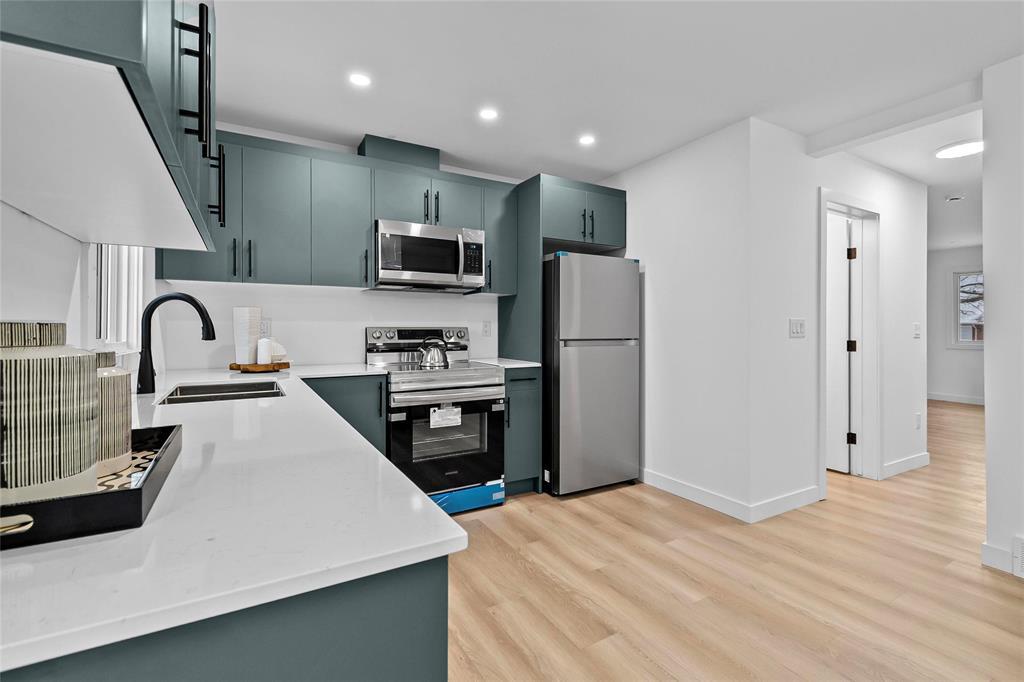 147 Albina Way, Winnipeg, Manitoba  R2R 1G5 - Photo 6 - 202529633