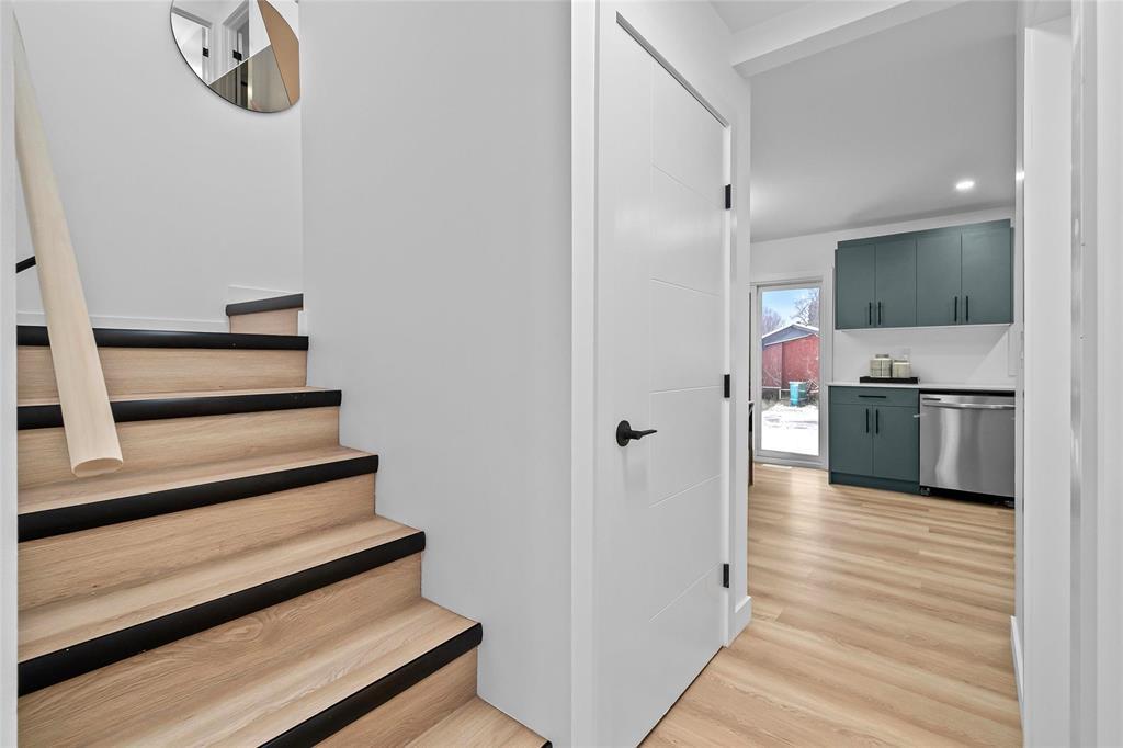 147 Albina Way, Winnipeg, Manitoba  R2R 1G5 - Photo 9 - 202529633