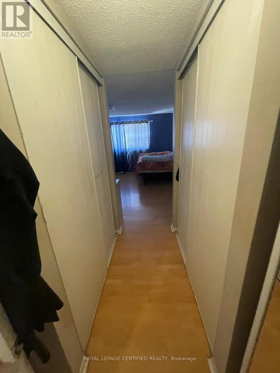 42 Wooliston Crescent, Brampton, Ontario  L6Y 4J5 - Photo 8 - W12611582