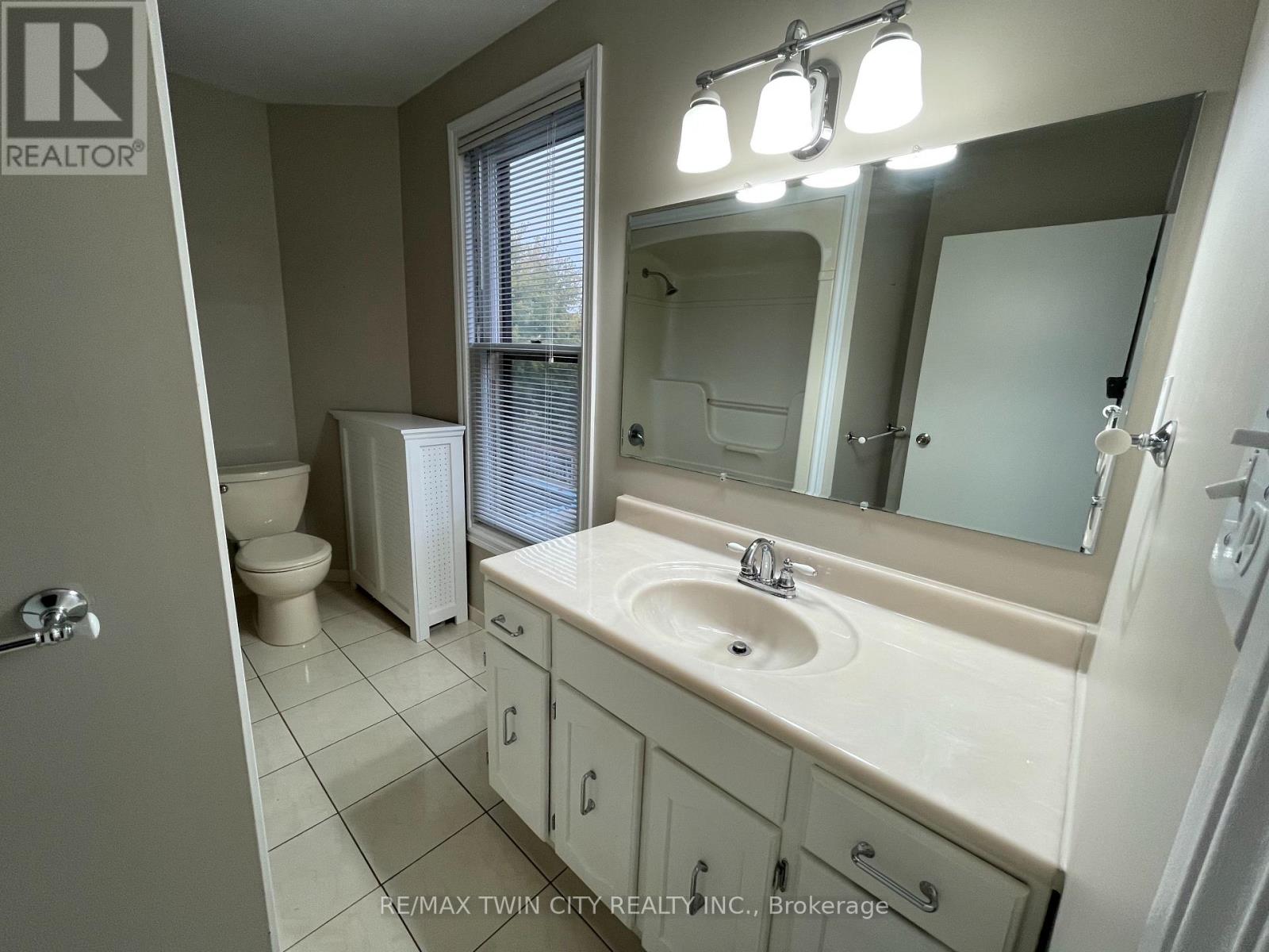 75 Park Avenue, Brantford, Ontario  N3S 5H4 - Photo 11 - X12458036