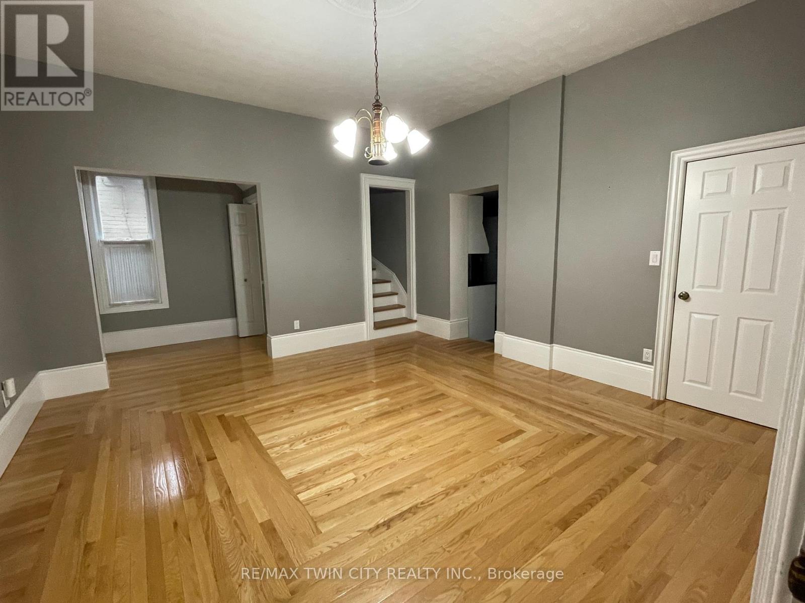 75 Park Avenue, Brantford, Ontario  N3S 5H4 - Photo 2 - X12458036