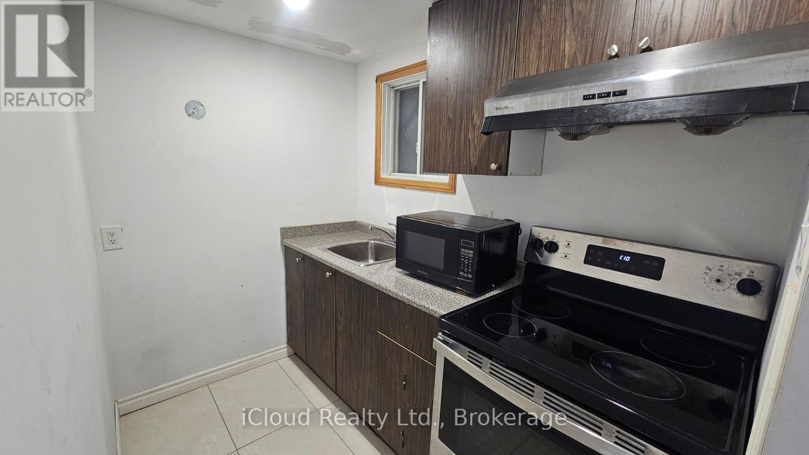 B - 110 Wexford Boulevard, Toronto (Wexford-Maryvale), Ontario  M1R 1L7 - Photo 4 - E12611594