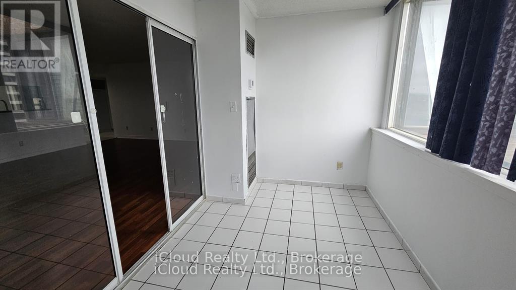 1507 - 80 Alton Towers Circle, Toronto (Milliken), Ontario  M1V 5E8 - Photo 4 - E12611614