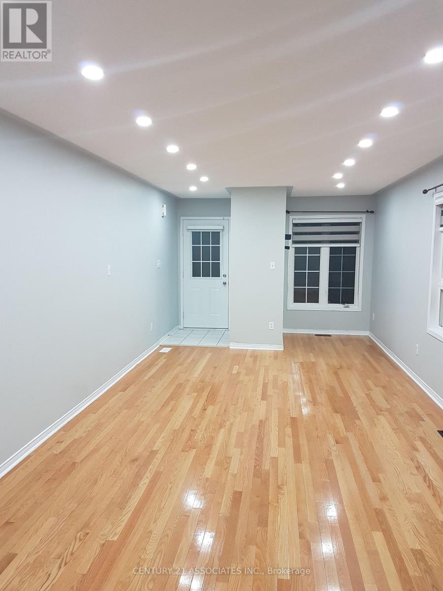 26 Roxton Crescent, Brampton, Ontario L7A 2E7 - Photo 2 - W12611610