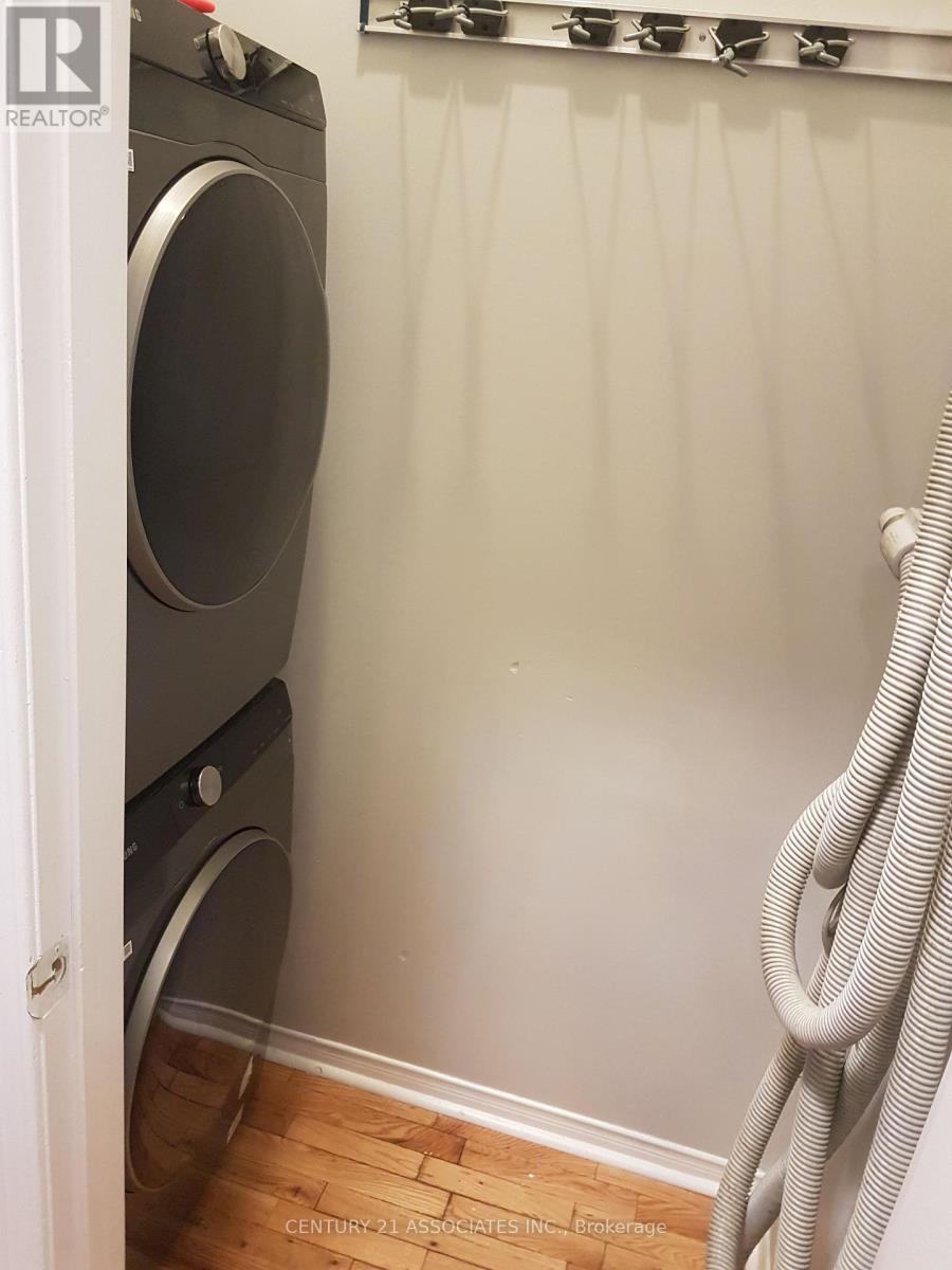 26 Roxton Crescent, Brampton, Ontario L7A 2E7 - Photo 5 - W12611610