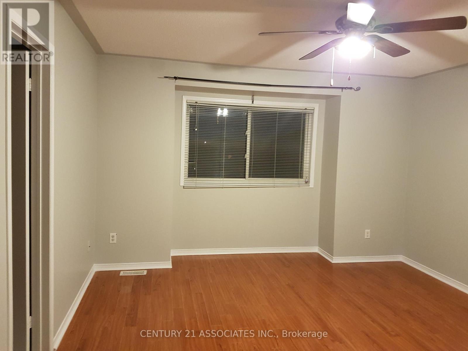 26 Roxton Crescent, Brampton, Ontario L7A 2E7 - Photo 9 - W12611610