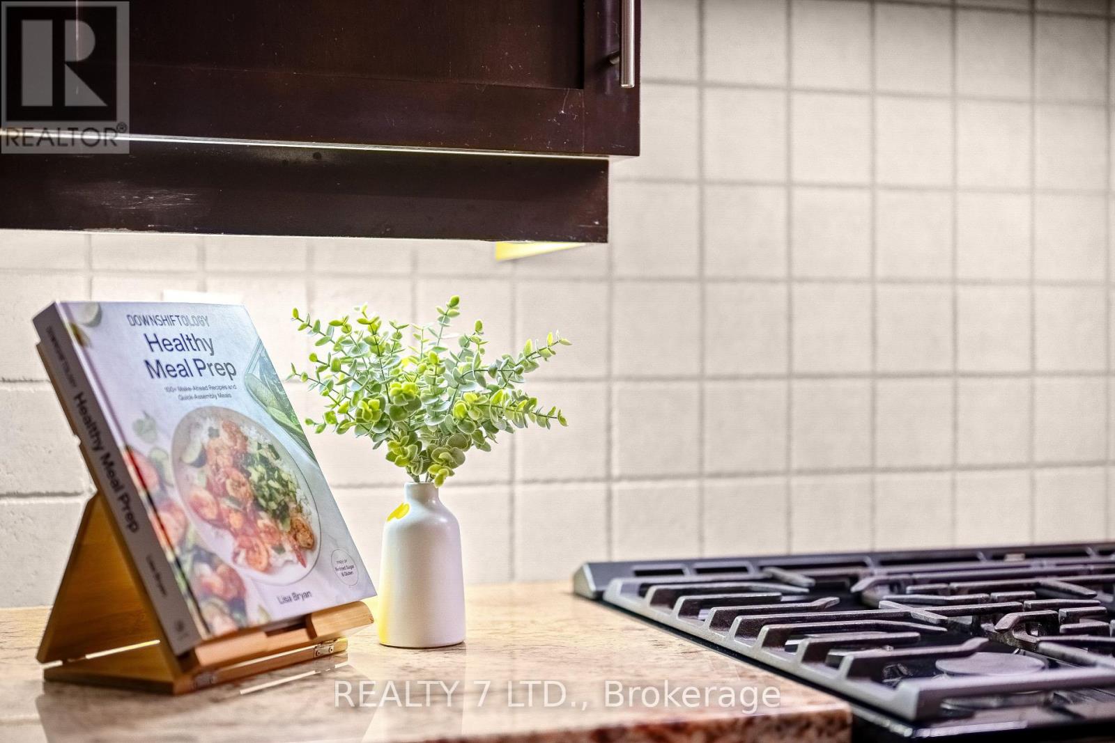 44 Furrow Lane, Toronto, Ontario  M8Z 0A3 - Photo 10 - W12611612