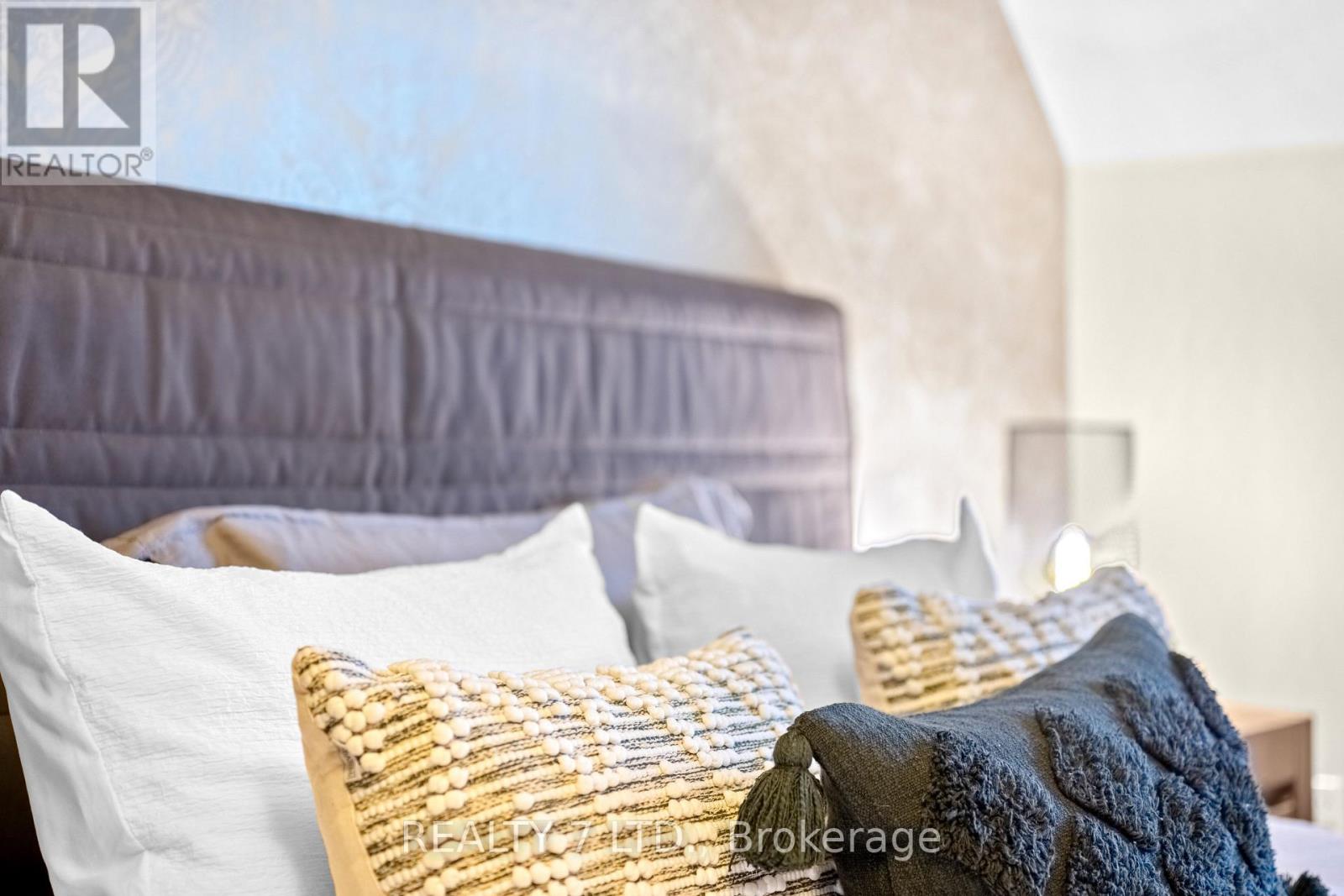 44 Furrow Lane, Toronto, Ontario  M8Z 0A3 - Photo 33 - W12611612