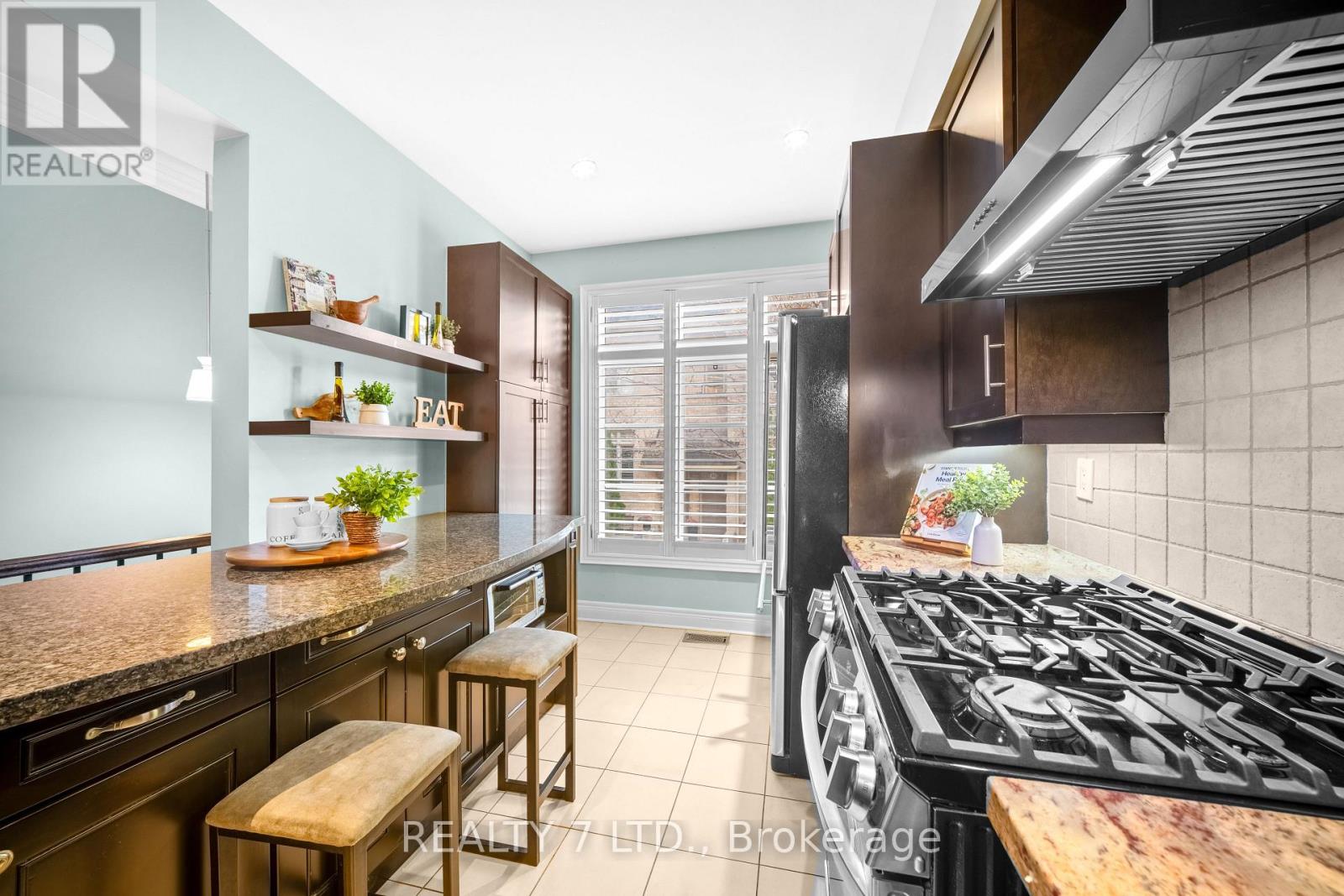 44 Furrow Lane, Toronto, Ontario  M8Z 0A3 - Photo 8 - W12611612