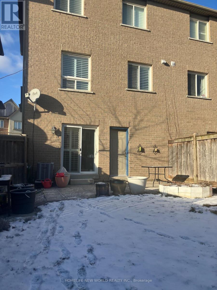 46 - 7155 Magistrate Terrace, Mississauga, Ontario  L5W 1Y8 - Photo 3 - W12611616