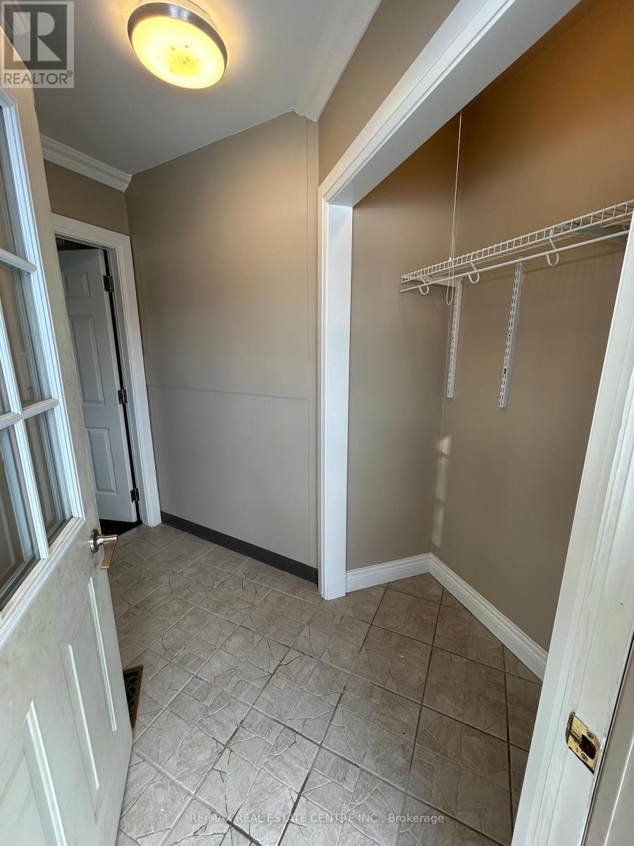 1587 Brock Road, Hamilton, Ontario  L9H 5E4 - Photo 2 - X12611598