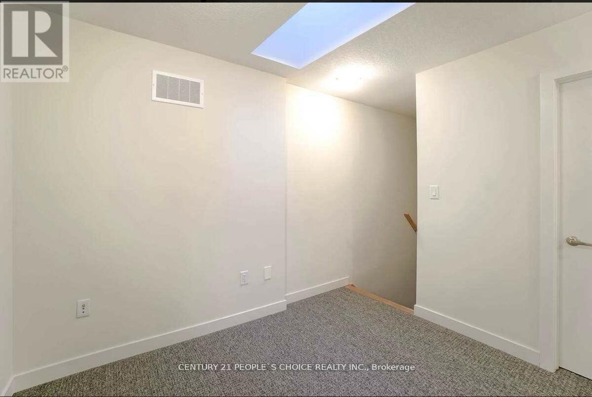 590 North Service Road, Hamilton, Ontario  L8E 0K5 - Photo 11 - X12611600