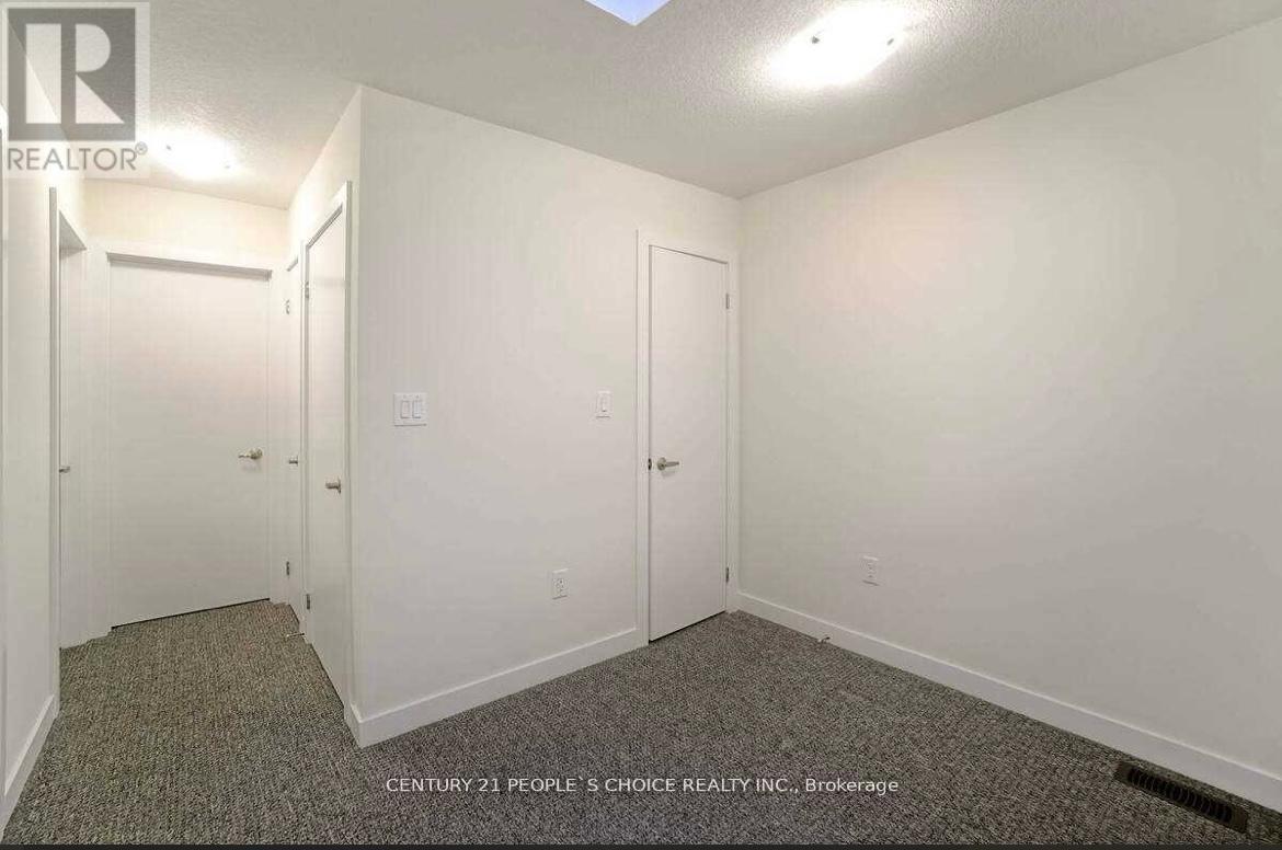 590 North Service Road, Hamilton, Ontario  L8E 0K5 - Photo 14 - X12611600