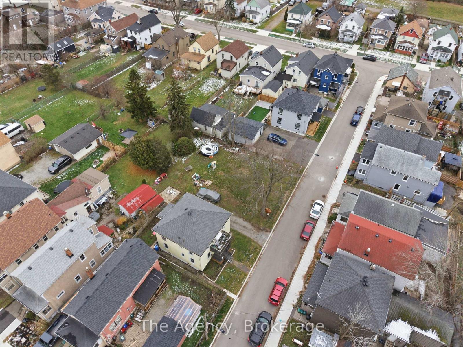 11 Patsy Avenue, Welland, Ontario  L3B 3M1 - Photo 2 - X12611646